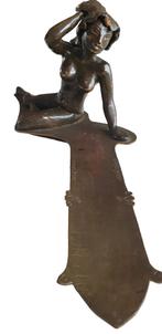 Bronzen (?) sculptuur naakte dame op koperen houder 1003, Ophalen of Verzenden, Brons