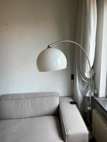 Booglamp beschikbaar voor biedingen