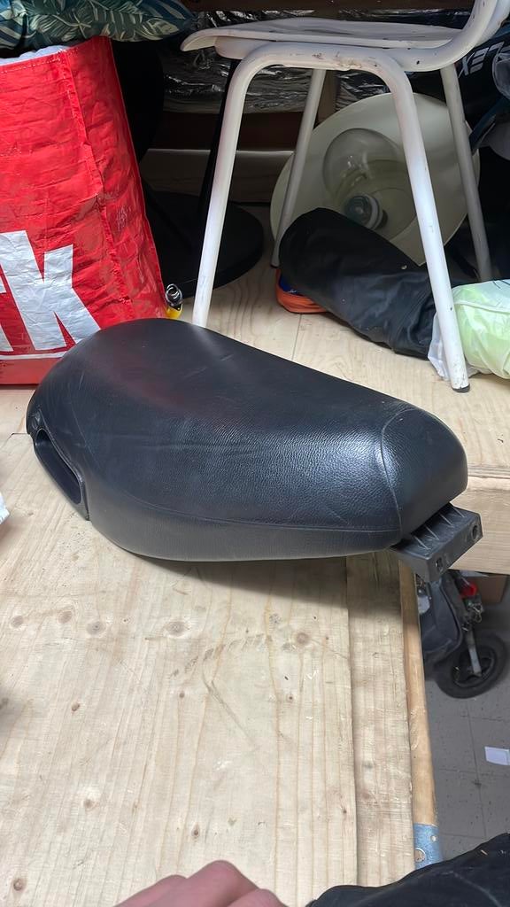 Heel net mono zadel zip type 1/2/3 fastrider, Ophalen of Verzenden, Zo goed als nieuw, Zadel, Piaggio