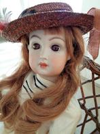 Antieke pop replica - puntgaaf, midden groot model 55 cm., Verzamelen, Poppen, Ophalen of Verzenden, Nieuw, Pop