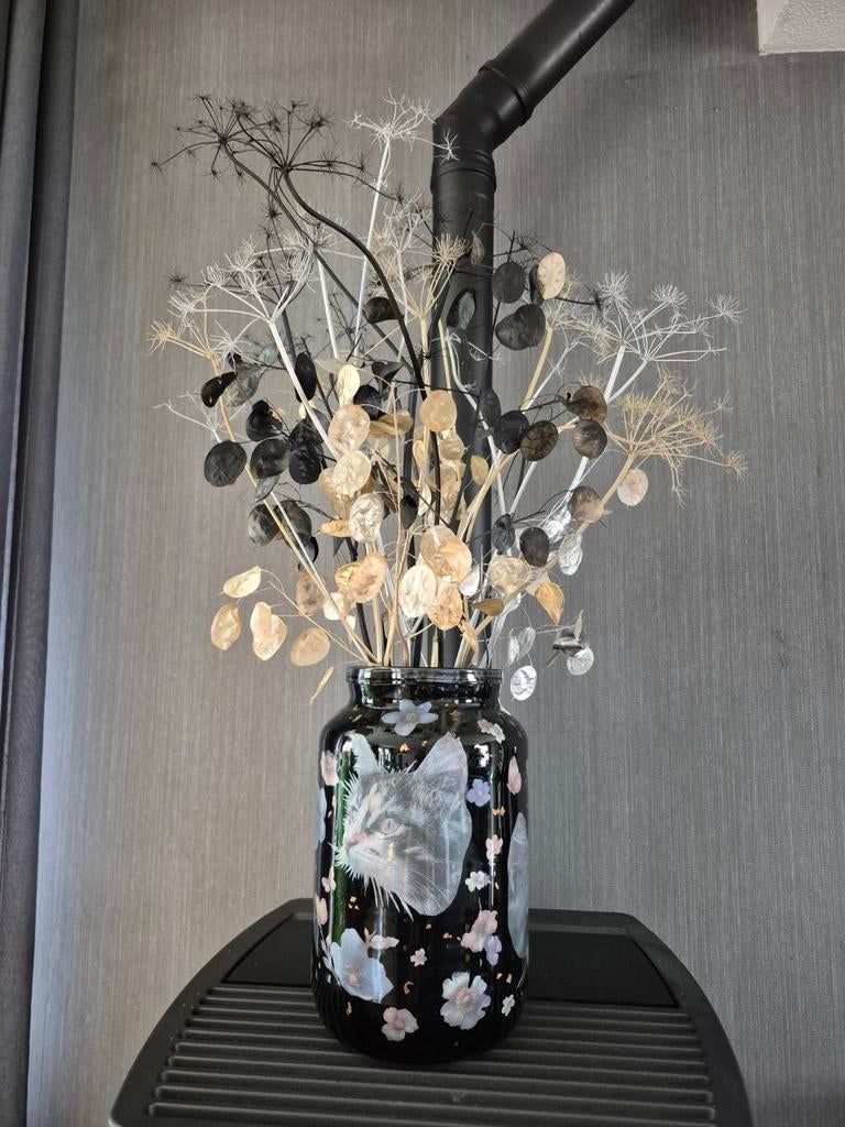 Unieke vaas met droogbloemen - Kat & vlinders, Huis en Inrichting, Woonaccessoires | Kandelaars en Kaarsen, Overige materialen