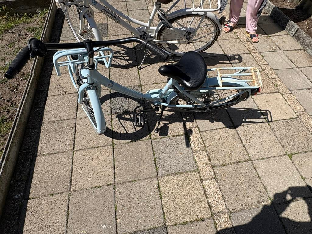 Leuke kinderfiets, lichtblauw, met bagagedrager, Fietsen en Brommers, Fietsen | Kinderfietsjes, Ophalen, Gebruikt, Terugtraprem