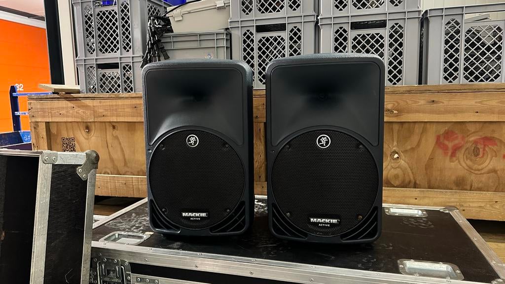 Mackie SRM 350 v2 luidsprekers, Overige merken, Gebruikt, Ophalen of Verzenden, 120 watt of meer