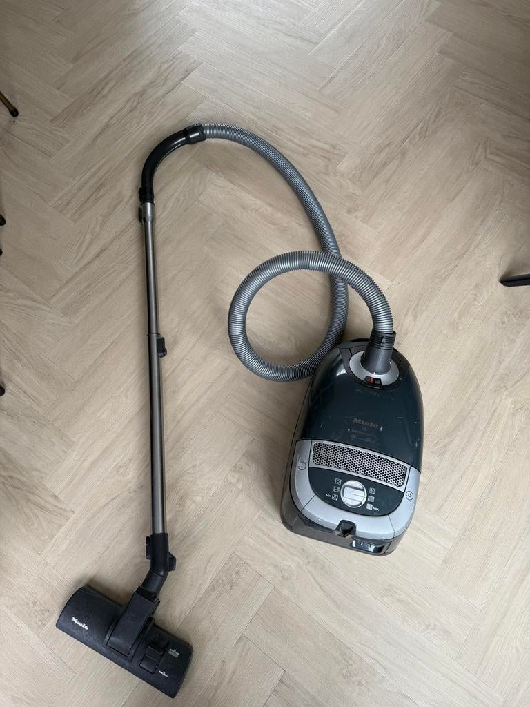 Miele stofzuiger Parket & Co 5000, Gebruikt, Stofzuiger, 2000 watt of meer, Ophalen
