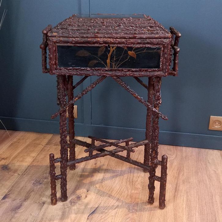 Unieke trampart Japanse naaitafel uit de 19e eeuw, Antiek en Kunst, Antiek | Meubels | Tafels, Ophalen of Verzenden