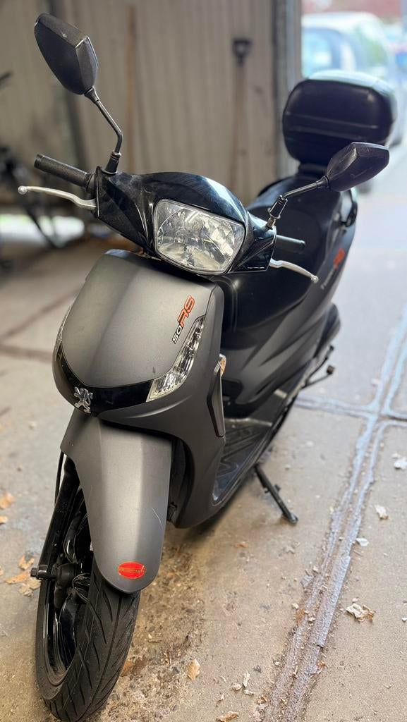 Peugeot scooter geel kenteken, Fietsen en Brommers, Ophalen of Verzenden, Zo goed als nieuw, Benzine, Overige modellen