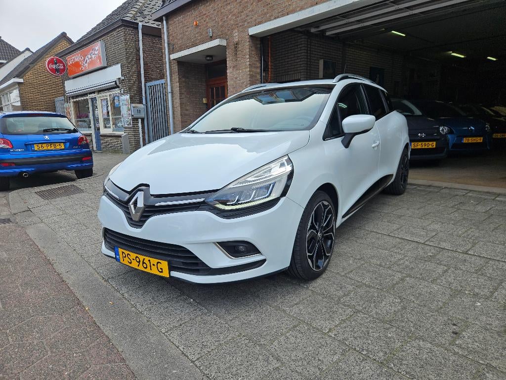 Renault Clio 1.2 TCE 87KW Estate 2017 Wit, Auto's, Renault, Voorwielaandrijving, 4 cilinders, Origineel Nederlands, Handgeschakeld