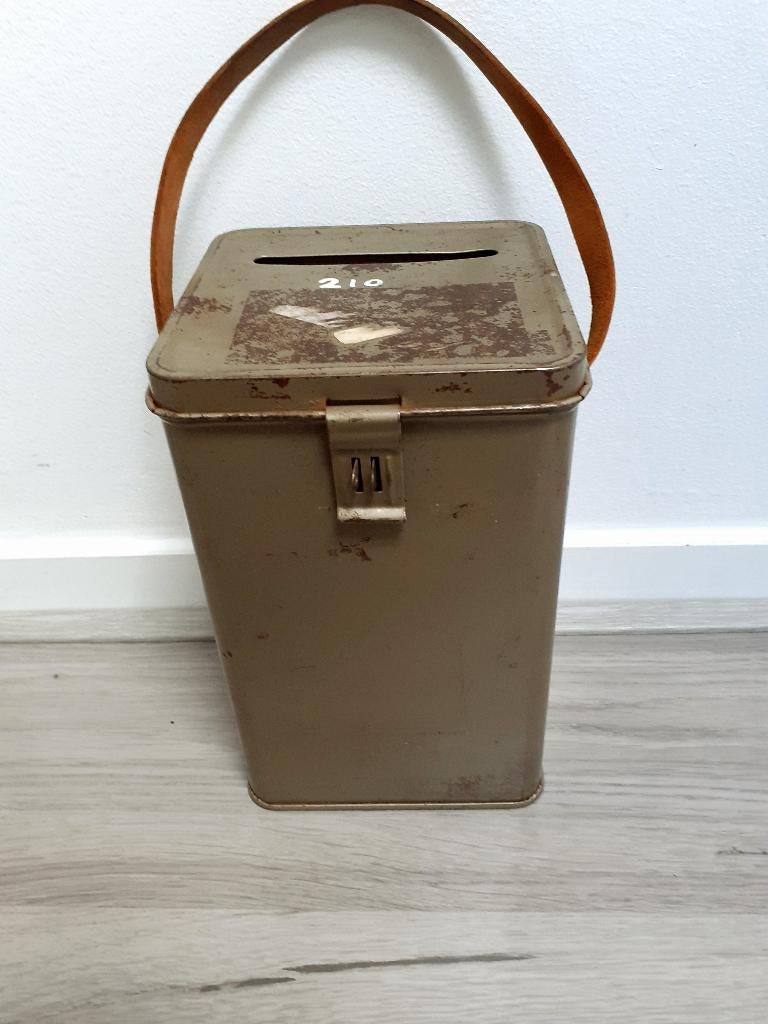 oude charity collector box, Verzamelen, Blikken, Ophalen of Verzenden, Overige