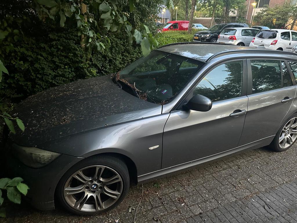 BMW 3-Serie 2.0 318 I Touring 2010 Grijs | Motor kapot, Achterwielaandrijving, Origineel Nederlands, Handgeschakeld, Particulier
