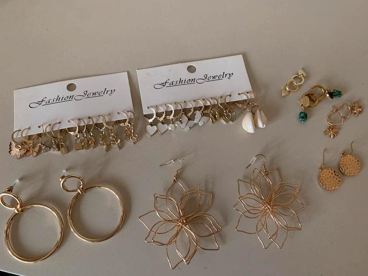 NIEUWE goudkleurige sieraden, oorbellen/armbandjes/ketting, Sieraden, Tassen en Uiterlijk, Oorbellen, Nieuw, Overige materialen