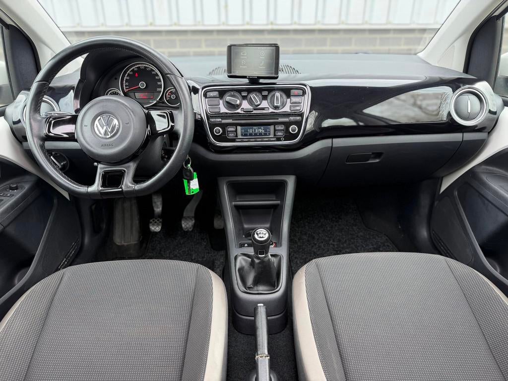 Volkswagen Up! 1.0 high up! BlueMotion |Pano|CruiseCtrl|Navi, Auto's, Volkswagen, Voorwielaandrijving, Euro 5, Stof, 840 kg