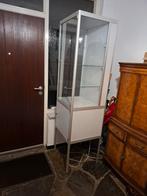 Moderne vitrinekast met glazen planken en opbergruimte, Huis en Inrichting, Kasten | Vitrinekasten, Ophalen, 50 tot 100 cm, Glas