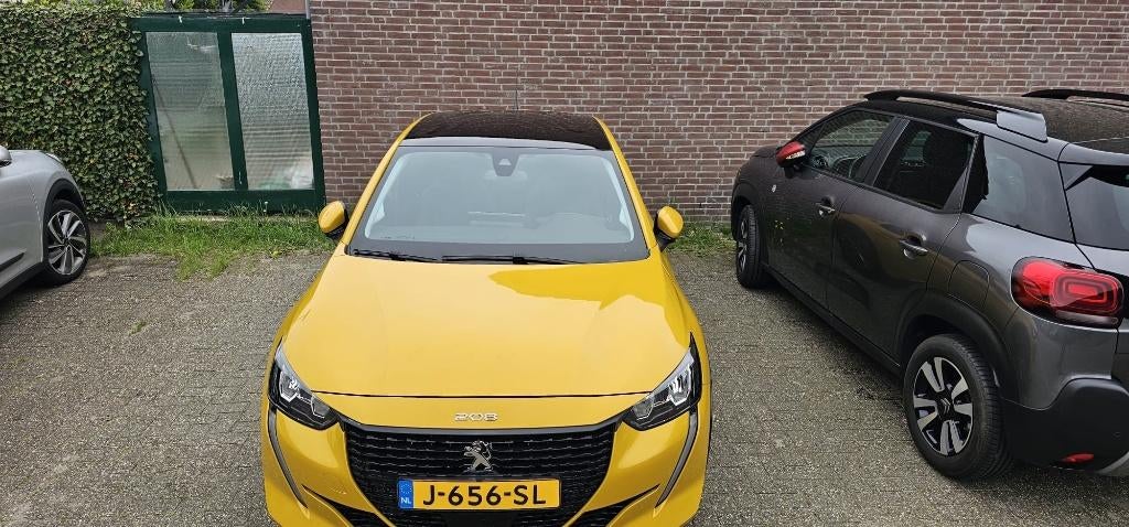 Peugeot 208 EV 50kWh 136pk 2020 Geel Metalic  GTI, Auto's, Euro 6, 4 cilinders, Metallic lak, Leder en Stof
