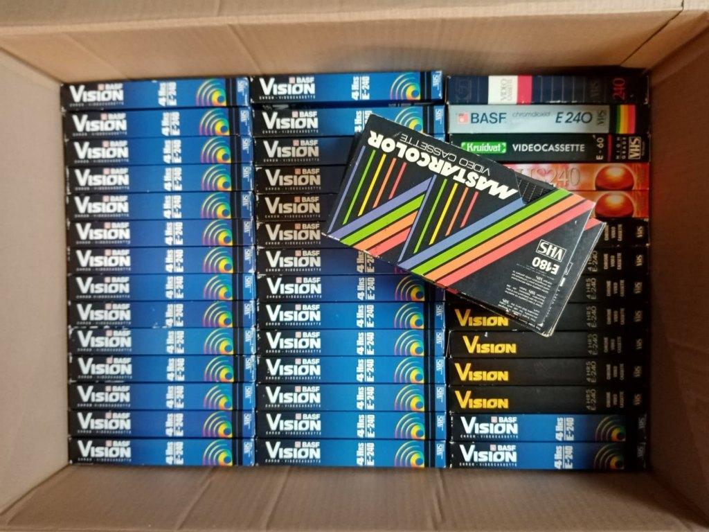 Doos met 46 videobanden, 1x bespeeld, Alle leeftijden, Ophalen, Gebruikt, Overige genres