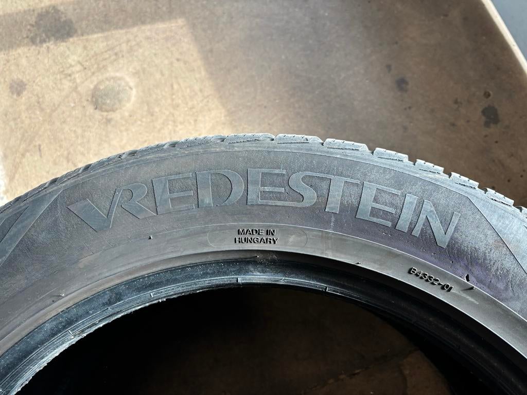 4 x 255-50-19 Nokian Zomerbanden / 2x Vredestein All Season, Gebruikt, 255 mm, Band(en), Personenwagen