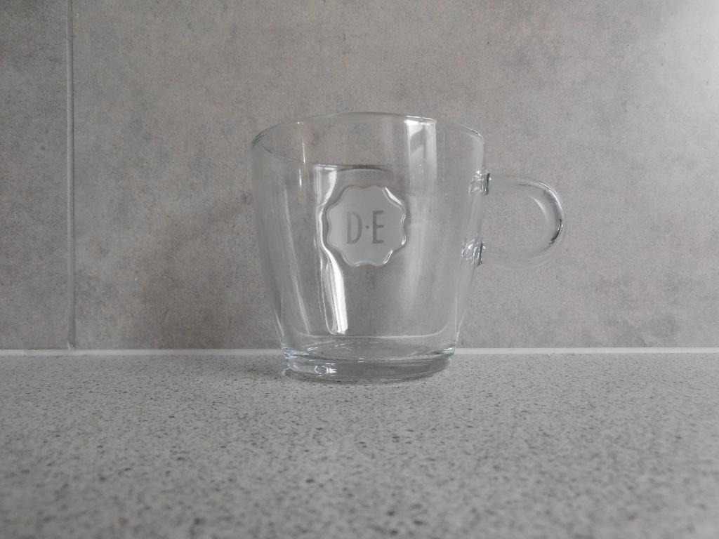 Koffie Glas 9x8,5 cm. Zegel Douwe Egberts, Glas of Glazen, Ophalen of Verzenden, Overige stijlen, Glas