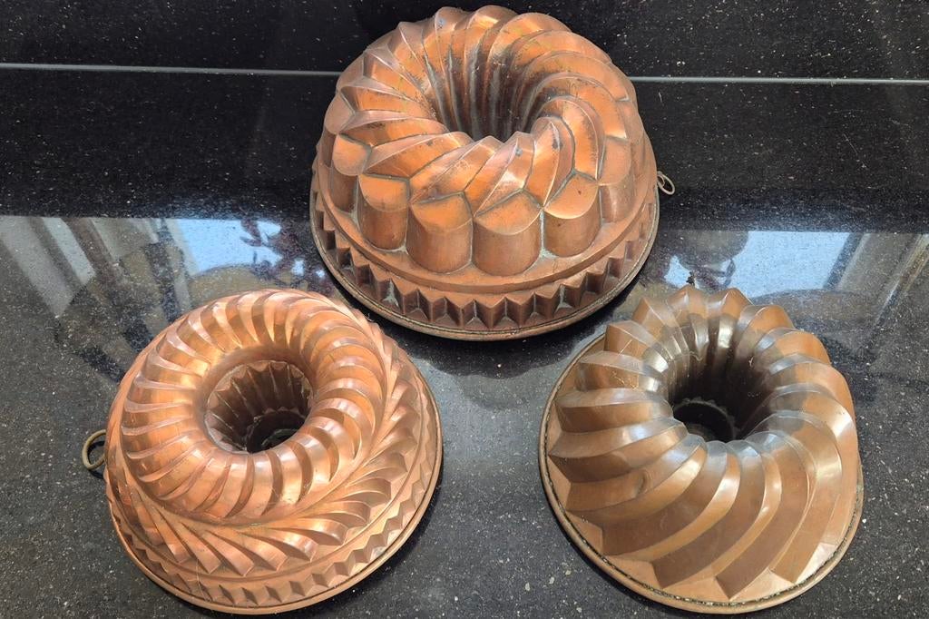 Drie antieke  koperen puddingvormen / tulbanden, Ophalen of Verzenden