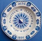 Porceleyne Fles 1936 300jr Universiteit Utrecht 8-hoek (T-30, Ophalen of Verzenden