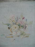 Borduurwerk "Bloemen en potlood", Ophalen of Verzenden, Gebruikt, Handborduren, Onderdeel of Toebehoren