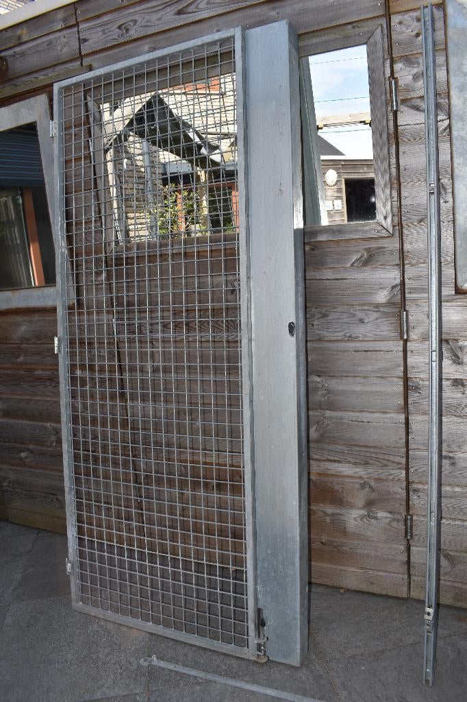gegalvaniseerde kenneldeur/traliedeur, Ophalen, Zo goed als nieuw, 75 tot 110 cm, 100 cm of meer