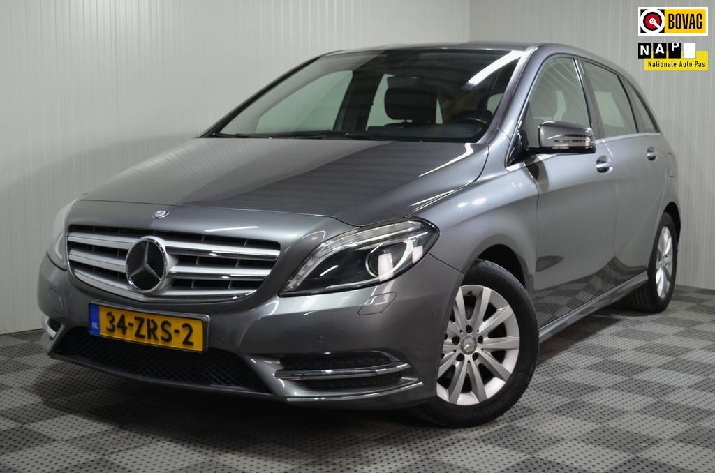Mercedes-Benz B-klasse 180 Ambition / Trekhaak / Led / PDC /, Auto's, Gebruikt, 4 cilinders, 122 pk, 17 km/l