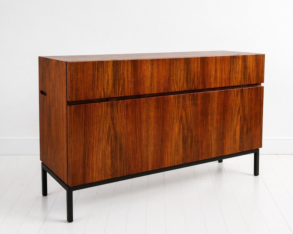 Vintage minimalistisch dressoir- platenspeler kast 2 kanten, Huis en Inrichting, Kasten | Dressoirs, Gebruikt, Vintage, Hoofdstraat 70 Terborg