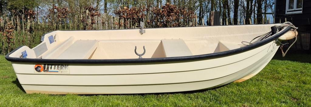 Uttern 2600 Motorboot met buitenboordmotor, Ophalen, Zo goed als nieuw