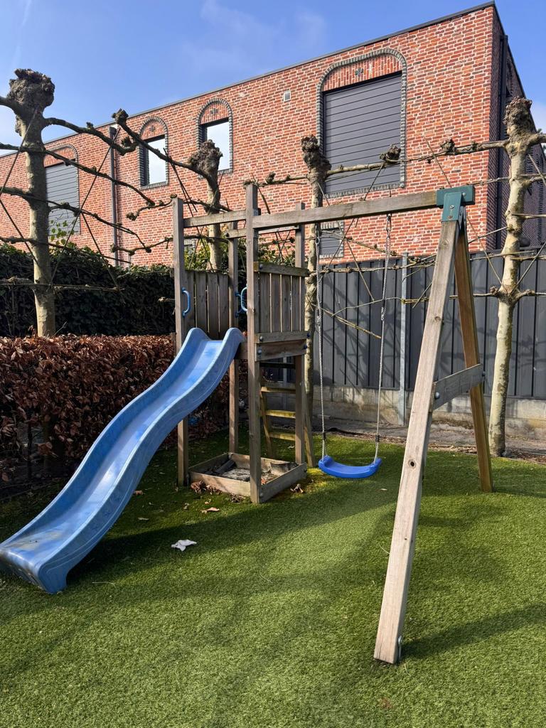 Houten speeltoestel met glijbaan en schommel (ca. 5 jaar oud, Kinderen en Baby's, Speelgoed | Buiten | Speeltoestellen, Gebruikt