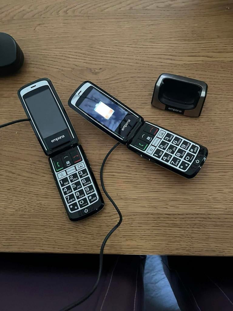 Emporia V99 Klaptelefoon Zwart - Seniorentelefoon, Gebruikt, Inklapmodel, Ophalen of Verzenden, Minder dan 3 megapixel