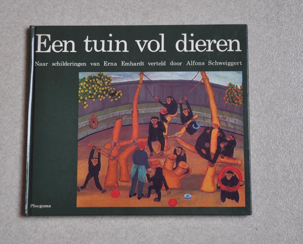 Een tuin vol dieren  -  Naar schilderingen van Erna Emhardt, Boeken, Prentenboeken en Plaatjesalbums, Ophalen of Verzenden, Zo goed als nieuw