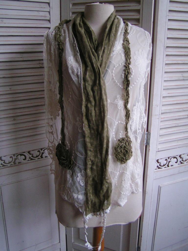 sjaal met kant nr TT 243, Verzenden, Zo goed als nieuw, Maat 46/48 (XL) of groter, Sjaal