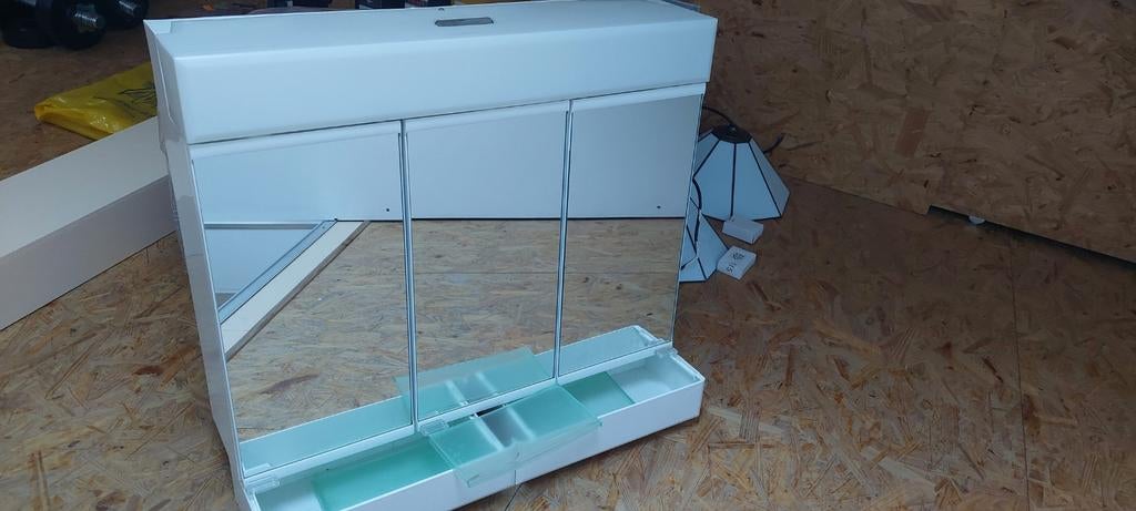 Allibert 3 deurs spiegelkast met verlichting, Ophalen, 50 tot 100 cm, Minder dan 25 cm, Minder dan 100 cm