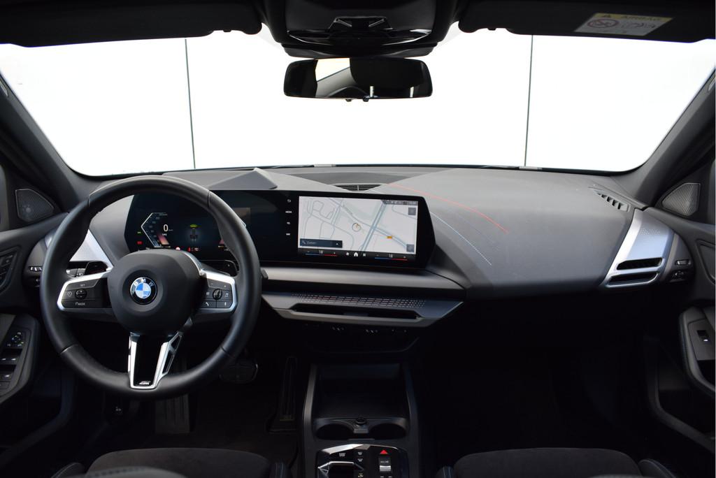 BMW 1 Serie 120 M Sport Automaat / Sportstoelen / M Adaptief, Gebruikt, 156 pk, Met garantie (alle), Origineel Nederlands
