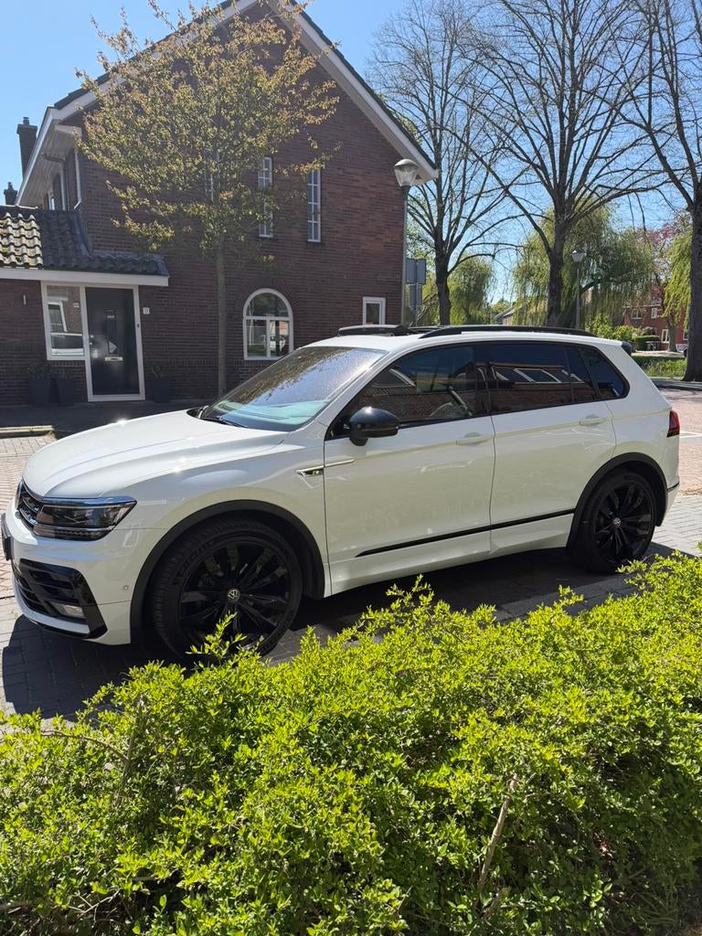 Volkswagen Tiguan 3X R-Line Nederlandse auto - Bomvolle auto, Auto's, 4 cilinders, Wit, 75 €/maand, Particulier