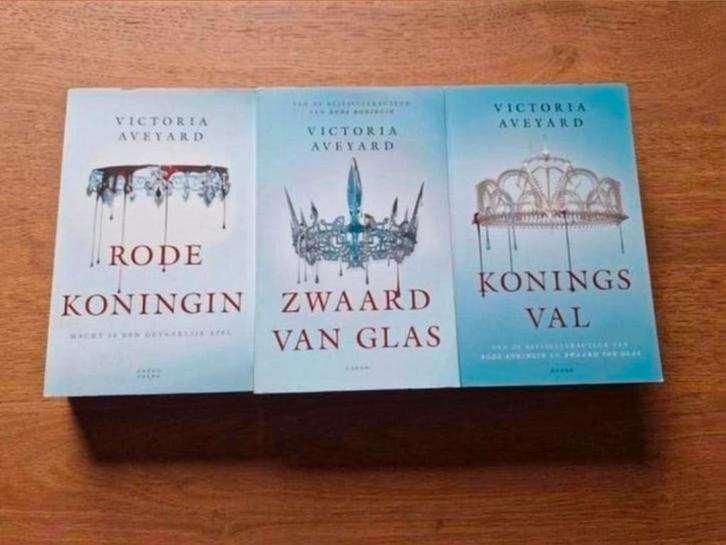 Red queen trilogie, Boeken, Fantasy, Nieuw, Ophalen of Verzenden