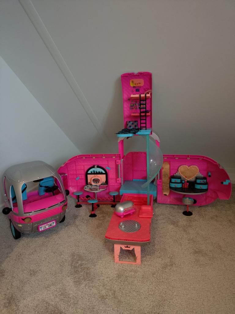 LOL camper + fashion winkel en auto., Kinderen en Baby's, Speelgoed | Poppenhuizen, Ophalen, Toebehoren