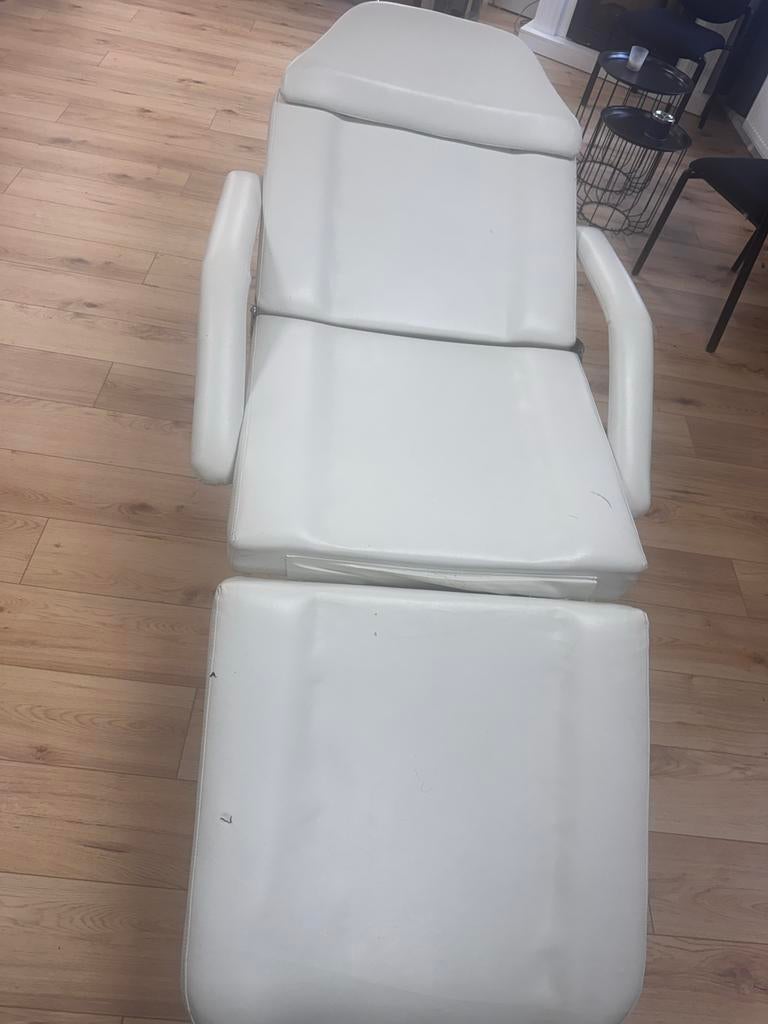 Witte Massagestoel - Moet snel weg!, Sport en Fitness, Massageproducten, Ophalen of Verzenden, Gebruikt, Massagestoel of Kussen