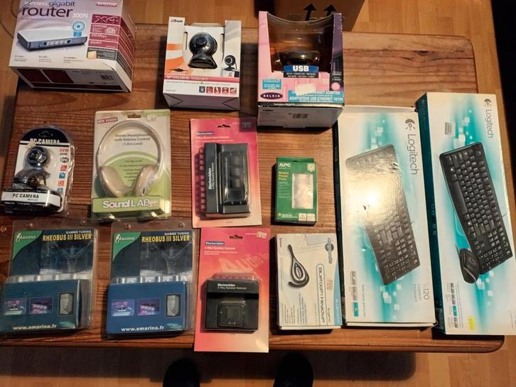 Partij elektronica: router, webcams, headsets, toetsenborde, Computers en Software, Overige Computers en Software, Nieuw, Ophalen of Verzenden