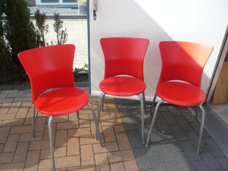 stoelen, Huis en Inrichting, Stoelen, Gebruikt, Drie, Kunststof, Metaal, Rood, Ophalen