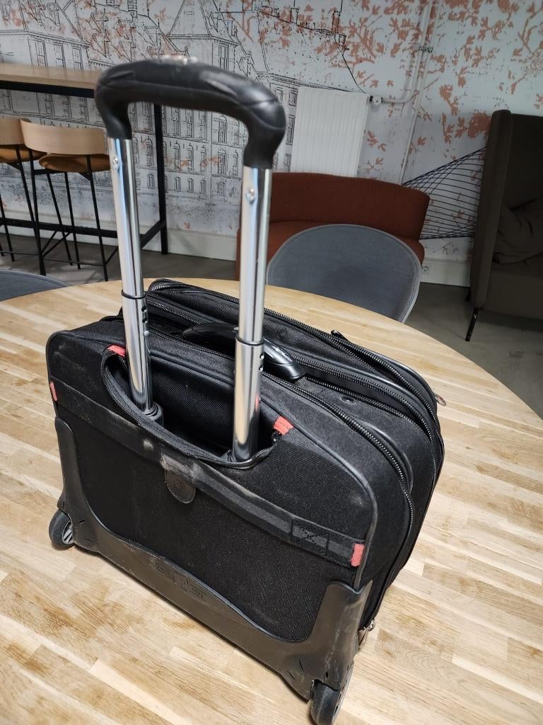 Wenger Patriot Laptop Trolley( Sweiss army), Ophalen, 30 cm of meer, Zwart, Zo goed als nieuw