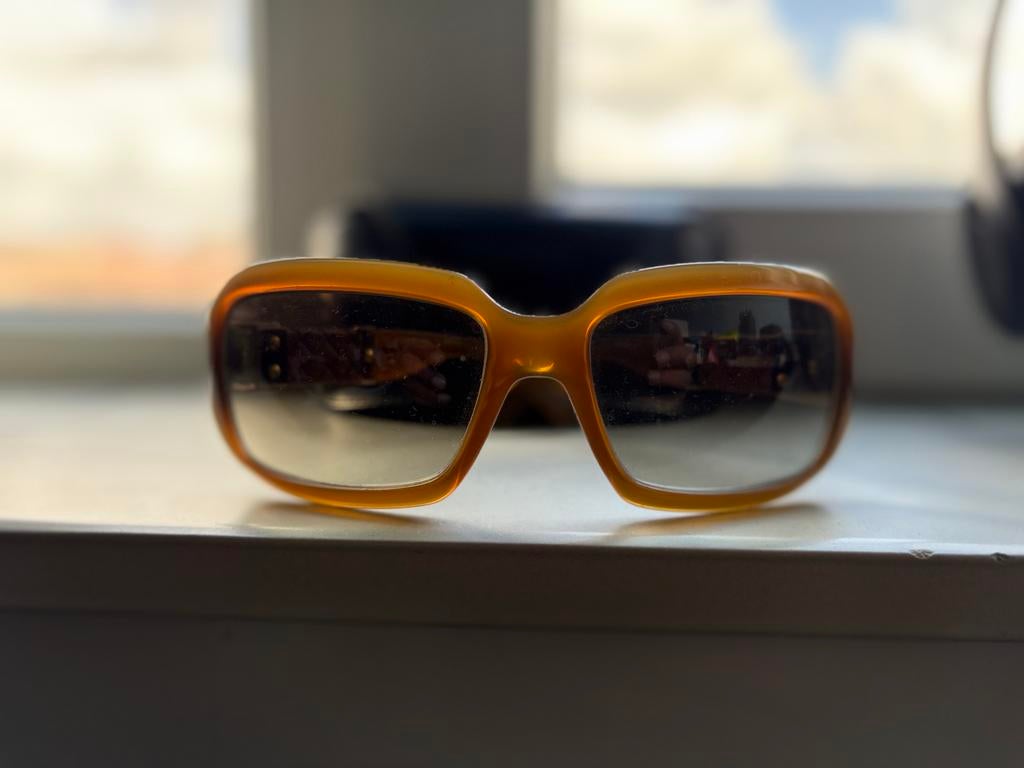 Fendi Zonnebril met Gevlochten Details en Etui, Overige merken, Gebruikt, Zonnebril, Bruin