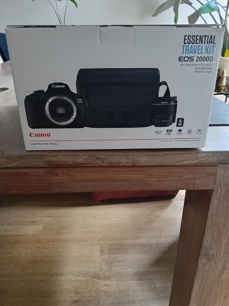 NIEUW! Canon EOS 2000D Essential Travel Kit met lens, Spiegelreflex, Canon, Nieuw, Ophalen of Verzenden
