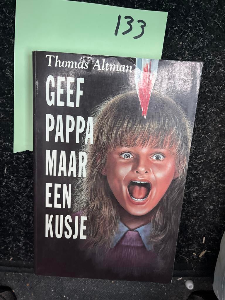Geef Pappa Maar Een Kusje - Thomas Altman Thriller, Ophalen of Verzenden, Zo goed als nieuw, Nederland
