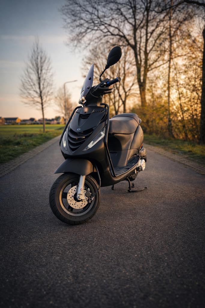 Piaggio zip 2023, Fietsen en Brommers, Ophalen, Zo goed als nieuw, Benzine, Zip
