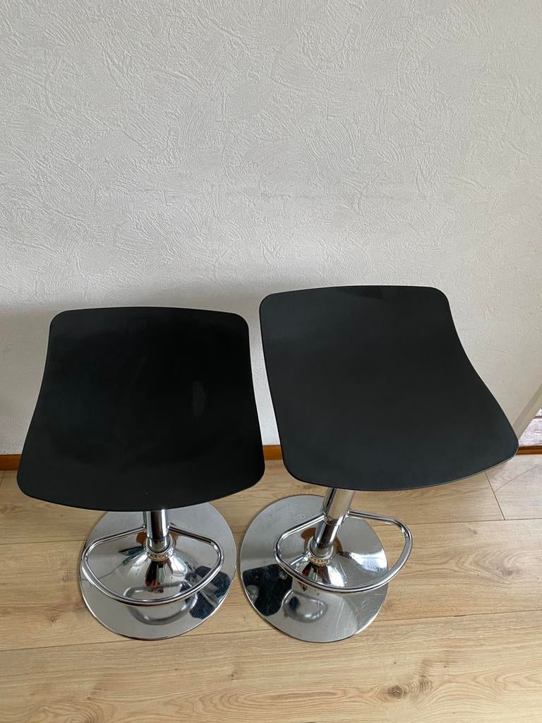 2 zwarte barkrukken verstellen 360 draaiende, Huis en Inrichting, Barkrukken, Zo goed als nieuw, 60 tot 90 cm, 2 krukken, Ophalen of Verzenden