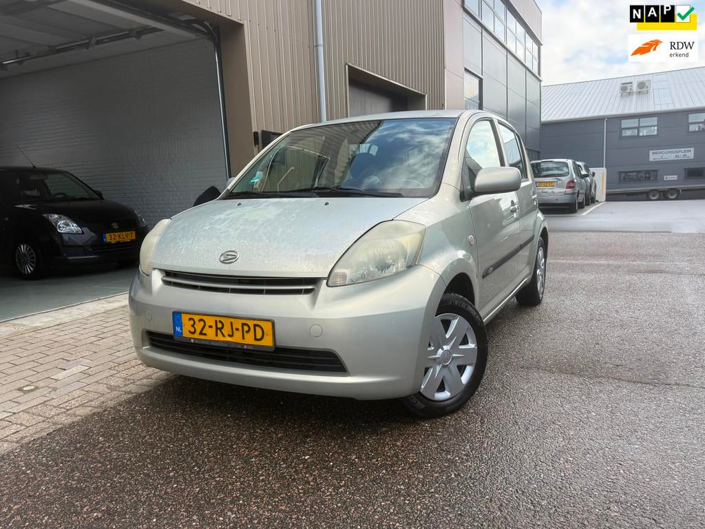 Daihatsu Sirion 2 1.3-16V Comfort Automaat Airco, Huisgarantie, 4 cilinders, Met garantie (alle), Beige
