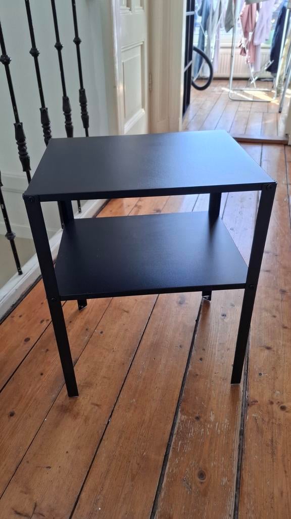 Zwart metalen nachtkastje van Ikea - 41x33x52 cm, 45 tot 60 cm, Minder dan 55 cm, Gebruikt, Metaal of Aluminium