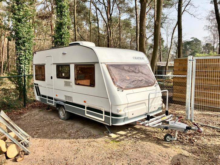 Chateau Caravan 2001 – gerestyld in 2023 – Mover, Airco, Caravans en Kamperen, Caravans, Particulier, tot en met 4, 750 - 1000 kg