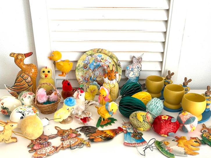 Groot lot vintage paasdecoratie chenile honeycombs etc, Diversen, Pasen, Ophalen