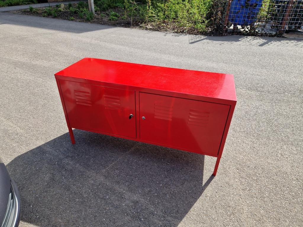Rood metalen dressoir van IKEA, evt leveren, Huis en Inrichting, Kasten | Dressoirs, Ophalen, Gebruikt, 50 tot 100 cm, Metaal